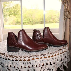 Baretraps ladies Mahogany Avril booties size 8.5 M  New without tags
